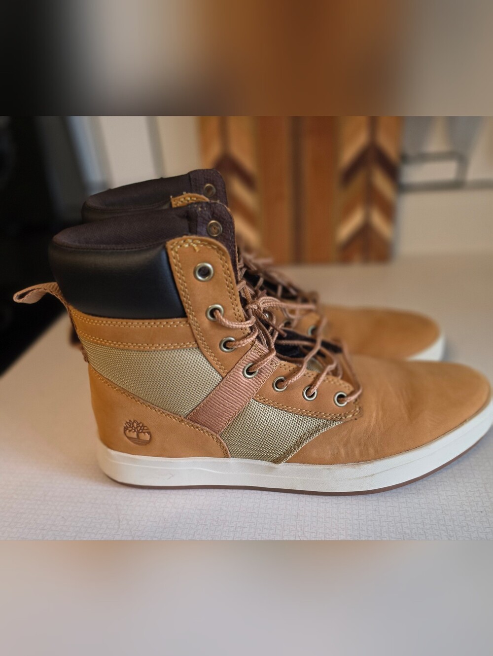 Timberland Men’s Tan and Black Chukka Boots